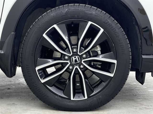 ホンダ ヴェゼル ハイブリッド e:HEV Z 埼玉県 2024(令6)年 3万km プラチナホワイトパール 純正９型ナビ　全方位カメラ　プレミアムサウンド　BSM　衝突軽減　ＥＴＣ　温シート　レーダークルーズコントロール　アダプティブＬＥＤヘッドライト　ビルトインＥＴＣ　スペアキー１本　前後ドラレコ　ハーフレザー　ダウンヒルアシスト　禁煙