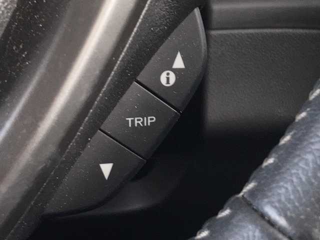 ホンダ フリード ハイブリット クロスター ホンダセンシング 東京都 2021(令3)年 2.1万km スーパープラチナグレーメタリック ワンオーナー/純正メモリナビ/【フルセグ・DVD再生可・CD・Bluetooth】/バックカメラ/ビルトインETC/両側パワースライドドア/ホンダセンシング/【衝突軽減ブレーキ・前後誤発進抑制機能・歩行者事故逓減ステアリング・アダプティブクルーズコントロール・車線維持支援システム・路外逸脱抑制機能・先行車発進お知らせ機能・標識認識機能】/社外AW付スタッドレスタイヤ４本積み込み/電動格納ミラー/プッシュスタート/スマートキー/スペアキーあり/ウィンカーミラー/ステアリングスイッチ/ECON/純正フロアマット/新車保証書/取扱説明書