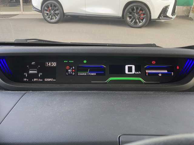 ホンダ フリード ハイブリット クロスター ホンダセンシング 東京都 2021(令3)年 2.1万km スーパープラチナグレーメタリック ワンオーナー/純正メモリナビ/【フルセグ・DVD再生可・CD・Bluetooth】/バックカメラ/ビルトインETC/両側パワースライドドア/ホンダセンシング/【衝突軽減ブレーキ・前後誤発進抑制機能・歩行者事故逓減ステアリング・アダプティブクルーズコントロール・車線維持支援システム・路外逸脱抑制機能・先行車発進お知らせ機能・標識認識機能】/社外AW付スタッドレスタイヤ４本積み込み/電動格納ミラー/プッシュスタート/スマートキー/スペアキーあり/ウィンカーミラー/ステアリングスイッチ/ECON/純正フロアマット/新車保証書/取扱説明書