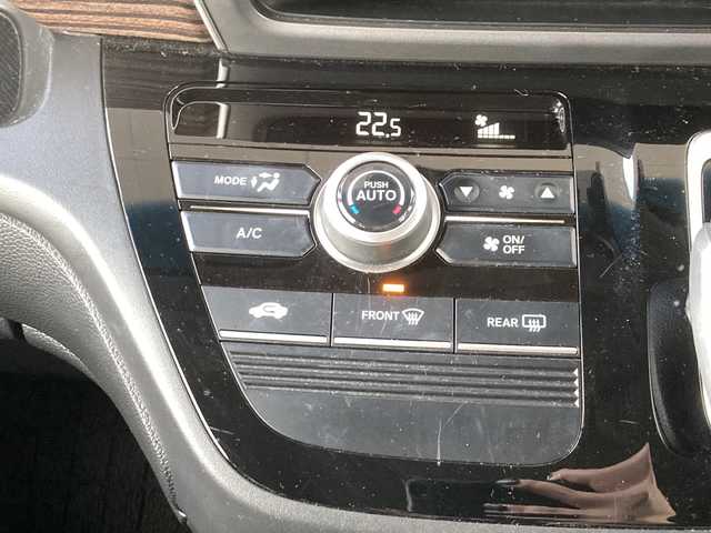 ホンダ フリード ハイブリット クロスター ホンダセンシング 東京都 2021(令3)年 2.1万km スーパープラチナグレーメタリック ワンオーナー/純正メモリナビ/【フルセグ・DVD再生可・CD・Bluetooth】/バックカメラ/ビルトインETC/両側パワースライドドア/ホンダセンシング/【衝突軽減ブレーキ・前後誤発進抑制機能・歩行者事故逓減ステアリング・アダプティブクルーズコントロール・車線維持支援システム・路外逸脱抑制機能・先行車発進お知らせ機能・標識認識機能】/社外AW付スタッドレスタイヤ４本積み込み/電動格納ミラー/プッシュスタート/スマートキー/スペアキーあり/ウィンカーミラー/ステアリングスイッチ/ECON/純正フロアマット/新車保証書/取扱説明書