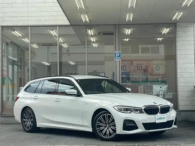 ＢＭＷ ３２０ｉ ツーリング Mスポーツ 愛知県 2020(令2)年 2.7万km アルピンホワイトⅢ 当店買取/禁煙/ターボ/ガソリン//純正ナビ/ Bluetooth/ScreenMirroring/FM/AM//置くだけ充電/USB/Carplay//360度カメラ//インテリジェントセーフティ/BSM/ACC//パーキングアシストプラス/パドルシフト//Mスポーツ専用アルカンターラコンビハーフレザー//前席Pシート/シートヒーター//ルーフレール//Aブレーキホールド//ISOFIX/ミラー一体型ETC//スペアキー/取説//純正Mスポーツ18AW