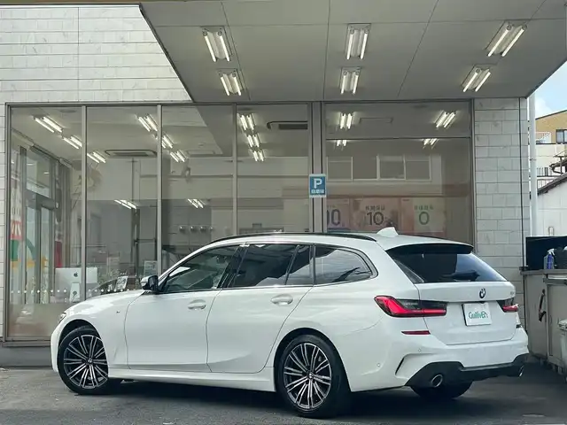 ＢＭＷ ３２０ｉ ツーリング Mスポーツ 愛知県 2020(令2)年 2.7万km アルピンホワイトⅢ 当店買取/禁煙/ターボ/ガソリン//純正ナビ/ Bluetooth/ScreenMirroring/FM/AM//置くだけ充電/USB/Carplay//360度カメラ//インテリジェントセーフティ/BSM/ACC//パーキングアシストプラス/パドルシフト//Mスポーツ専用アルカンターラコンビハーフレザー//前席Pシート/シートヒーター//ルーフレール//Aブレーキホールド//ISOFIX/ミラー一体型ETC//スペアキー/取説//純正Mスポーツ18AW