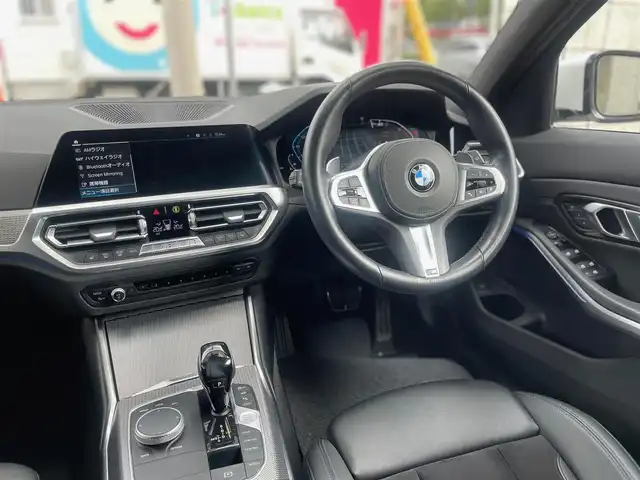 ＢＭＷ ３２０ｉ ツーリング Mスポーツ 愛知県 2020(令2)年 2.7万km アルピンホワイトⅢ 当店買取/禁煙/ターボ/ガソリン//純正ナビ/ Bluetooth/ScreenMirroring/FM/AM//置くだけ充電/USB/Carplay//360度カメラ//インテリジェントセーフティ/BSM/ACC//パーキングアシストプラス/パドルシフト//Mスポーツ専用アルカンターラコンビハーフレザー//前席Pシート/シートヒーター//ルーフレール//Aブレーキホールド//ISOFIX/ミラー一体型ETC//スペアキー/取説//純正Mスポーツ18AW