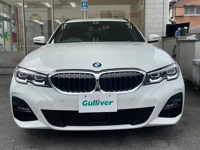 ＢＭＷ ３２０ｉ ツーリング Mスポーツ 愛知県 2020(令2)年 2.7万km アルピンホワイトⅢ 当店買取/禁煙/ターボ/ガソリン//純正ナビ/ Bluetooth/ScreenMirroring/FM/AM//置くだけ充電/USB/Carplay//360度カメラ//インテリジェントセーフティ/BSM/ACC//パーキングアシストプラス/パドルシフト//Mスポーツ専用アルカンターラコンビハーフレザー//前席Pシート/シートヒーター//ルーフレール//Aブレーキホールド//ISOFIX/ミラー一体型ETC//スペアキー/取説//純正Mスポーツ18AW