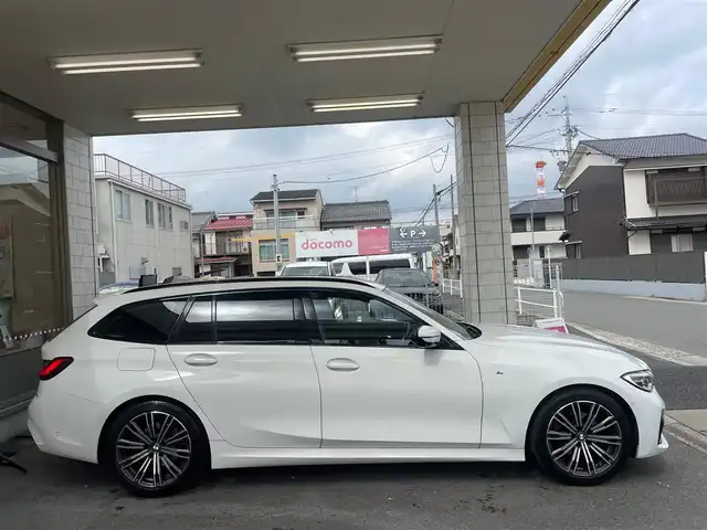 ＢＭＷ ３２０ｉ ツーリング Mスポーツ 愛知県 2020(令2)年 2.7万km アルピンホワイトⅢ 当店買取/禁煙/ターボ/ガソリン//純正ナビ/ Bluetooth/ScreenMirroring/FM/AM//置くだけ充電/USB/Carplay//360度カメラ//インテリジェントセーフティ/BSM/ACC//パーキングアシストプラス/パドルシフト//Mスポーツ専用アルカンターラコンビハーフレザー//前席Pシート/シートヒーター//ルーフレール//Aブレーキホールド//ISOFIX/ミラー一体型ETC//スペアキー/取説//純正Mスポーツ18AW