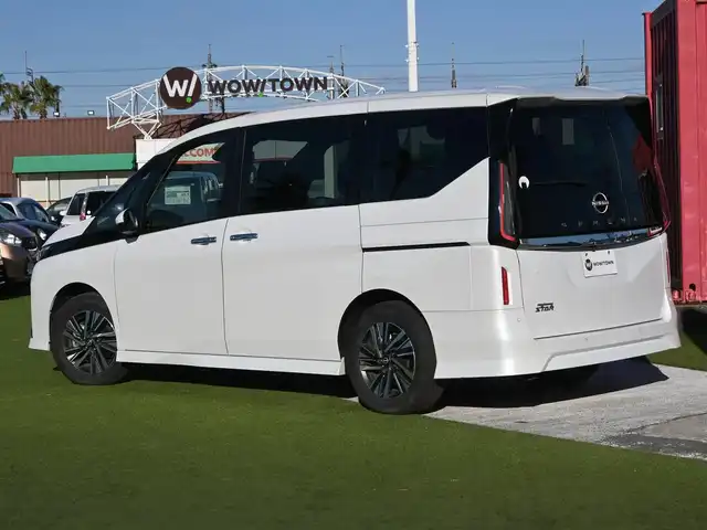 日産 セレナ ハイウェイスター V 千葉県 2023(令5)年 4.2万km プリズムホワイト エマージェンシーブレーキ/プロパイロット/インテリジェントクルーズコントロール/インテリジェントルームミラー/ハンズフリー両側パワースライドドア/純正コネクトナビ/地デジTV/【Bluetooth接続】/【Apple CarPlay　Android Auto対応】/アラウンドビューモニター/ドライブレコーダー/革巻きステアリング/ステアリングスイッチ/ETC（2.0）/LEDヘッドライト/ウインカーミラー/コーナーセンサー/純正16インチアルミホイル/サイド/カーテンエアバッグ/インテリジェントキー