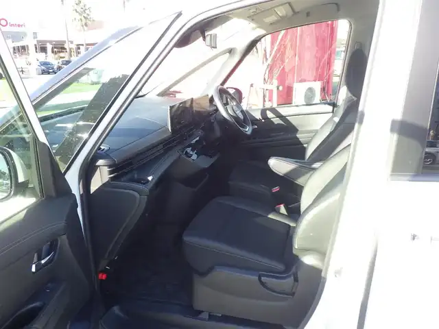 日産 セレナ ハイウェイスター V 千葉県 2023(令5)年 4.2万km プリズムホワイト エマージェンシーブレーキ/プロパイロット/インテリジェントクルーズコントロール/インテリジェントルームミラー/ハンズフリー両側パワースライドドア/純正コネクトナビ/地デジTV/【Bluetooth接続】/【Apple CarPlay　Android Auto対応】/アラウンドビューモニター/ドライブレコーダー/革巻きステアリング/ステアリングスイッチ/ETC（2.0）/LEDヘッドライト/ウインカーミラー/コーナーセンサー/純正16インチアルミホイル/サイド/カーテンエアバッグ/インテリジェントキー