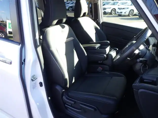 日産 セレナ ハイウェイスター V 千葉県 2023(令5)年 4.2万km プリズムホワイト エマージェンシーブレーキ/プロパイロット/インテリジェントクルーズコントロール/インテリジェントルームミラー/ハンズフリー両側パワースライドドア/純正コネクトナビ/地デジTV/【Bluetooth接続】/【Apple CarPlay　Android Auto対応】/アラウンドビューモニター/ドライブレコーダー/革巻きステアリング/ステアリングスイッチ/ETC（2.0）/LEDヘッドライト/ウインカーミラー/コーナーセンサー/純正16インチアルミホイル/サイド/カーテンエアバッグ/インテリジェントキー