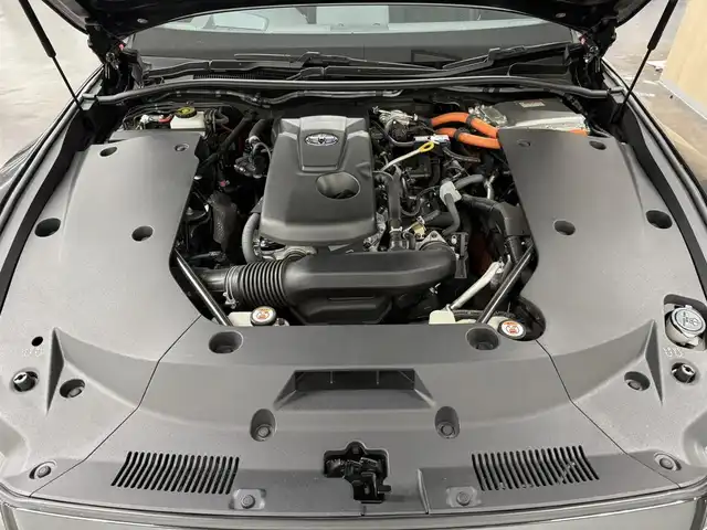 トヨタ クラウン ハイブリッド RS 三重県 2021(令3)年 3.4万km プレシャスブラックパール ハイブリッド/FR/MTモード付フロアCVT/純正 12.3インチナビ/（AM/FM/CD/DVD/Blu-ray/SDREC/SD/USB/Bluetooth/Miracast/AUX/TV/CarPlay/AndroidAuto）/パノラミックビューモニター/ビルトイン ETC2.0/Toyota Safety Sense/・プリクラッシュセーフティ/・レーントレーシングアシスト/・レーダークルコン/・ロードサインアシスト/・アダプティブハイビームシステム/・ブラインドスポットモニター＋リヤクロストラフィックオートブレーキ/・インテリジェントクリアランスソナー［パーキングサポートブレーキ（静止物）］/・インテリジェント パーキングアシスト2/・リヤカメラディテクション［RCD］/など/装備/・ハーフレザーシート/・シートヒーター（D/N）/・ステアリングヒーター/・パワーシート（D8way＋ランバーサポート/N4way（肩口スイッチ付））/・カラーヘッドアップディスプレイ/・左右独立オートエアコン/・雨滴感応式フロントワイパー/・3眼LEDヘッドランプ/・オートライト/・専用18inAW/・プッシュスタート/・保/取/ナビ取/・スマートキーx2/など