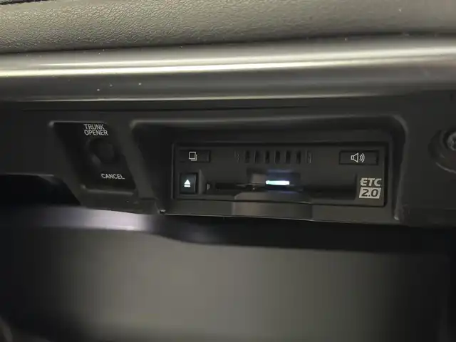 トヨタ クラウン ハイブリッド RS 三重県 2021(令3)年 3.4万km プレシャスブラックパール ハイブリッド/FR/MTモード付フロアCVT/純正 12.3インチナビ/（AM/FM/CD/DVD/Blu-ray/SDREC/SD/USB/Bluetooth/Miracast/AUX/TV/CarPlay/AndroidAuto）/パノラミックビューモニター/ビルトイン ETC2.0/Toyota Safety Sense/・プリクラッシュセーフティ/・レーントレーシングアシスト/・レーダークルコン/・ロードサインアシスト/・アダプティブハイビームシステム/・ブラインドスポットモニター＋リヤクロストラフィックオートブレーキ/・インテリジェントクリアランスソナー［パーキングサポートブレーキ（静止物）］/・インテリジェント パーキングアシスト2/・リヤカメラディテクション［RCD］/など/装備/・ハーフレザーシート/・シートヒーター（D/N）/・ステアリングヒーター/・パワーシート（D8way＋ランバーサポート/N4way（肩口スイッチ付））/・カラーヘッドアップディスプレイ/・左右独立オートエアコン/・雨滴感応式フロントワイパー/・3眼LEDヘッドランプ/・オートライト/・専用18inAW/・プッシュスタート/・保/取/ナビ取/・スマートキーx2/など