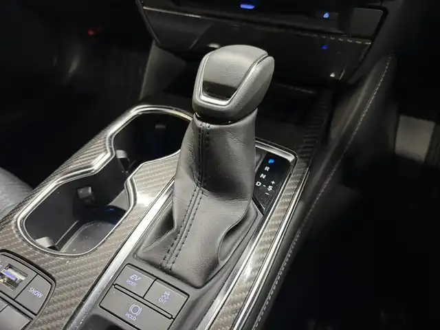 トヨタ クラウン ハイブリッド RS 三重県 2021(令3)年 3.4万km プレシャスブラックパール ハイブリッド/FR/MTモード付フロアCVT/純正 12.3インチナビ/（AM/FM/CD/DVD/Blu-ray/SDREC/SD/USB/Bluetooth/Miracast/AUX/TV/CarPlay/AndroidAuto）/パノラミックビューモニター/ビルトイン ETC2.0/Toyota Safety Sense/・プリクラッシュセーフティ/・レーントレーシングアシスト/・レーダークルコン/・ロードサインアシスト/・アダプティブハイビームシステム/・ブラインドスポットモニター＋リヤクロストラフィックオートブレーキ/・インテリジェントクリアランスソナー［パーキングサポートブレーキ（静止物）］/・インテリジェント パーキングアシスト2/・リヤカメラディテクション［RCD］/など/装備/・ハーフレザーシート/・シートヒーター（D/N）/・ステアリングヒーター/・パワーシート（D8way＋ランバーサポート/N4way（肩口スイッチ付））/・カラーヘッドアップディスプレイ/・左右独立オートエアコン/・雨滴感応式フロントワイパー/・3眼LEDヘッドランプ/・オートライト/・専用18inAW/・プッシュスタート/・保/取/ナビ取/・スマートキーx2/など