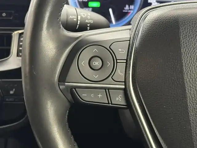 トヨタ クラウン ハイブリッド RS 三重県 2021(令3)年 3.4万km プレシャスブラックパール ハイブリッド/FR/MTモード付フロアCVT/純正 12.3インチナビ/（AM/FM/CD/DVD/Blu-ray/SDREC/SD/USB/Bluetooth/Miracast/AUX/TV/CarPlay/AndroidAuto）/パノラミックビューモニター/ビルトイン ETC2.0/Toyota Safety Sense/・プリクラッシュセーフティ/・レーントレーシングアシスト/・レーダークルコン/・ロードサインアシスト/・アダプティブハイビームシステム/・ブラインドスポットモニター＋リヤクロストラフィックオートブレーキ/・インテリジェントクリアランスソナー［パーキングサポートブレーキ（静止物）］/・インテリジェント パーキングアシスト2/・リヤカメラディテクション［RCD］/など/装備/・ハーフレザーシート/・シートヒーター（D/N）/・ステアリングヒーター/・パワーシート（D8way＋ランバーサポート/N4way（肩口スイッチ付））/・カラーヘッドアップディスプレイ/・左右独立オートエアコン/・雨滴感応式フロントワイパー/・3眼LEDヘッドランプ/・オートライト/・専用18inAW/・プッシュスタート/・保/取/ナビ取/・スマートキーx2/など