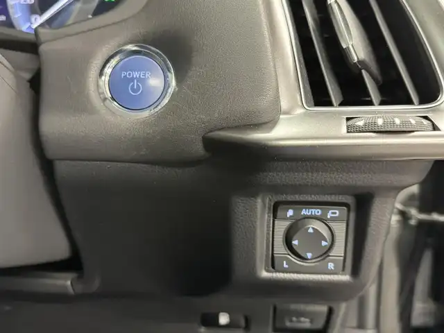 トヨタ クラウン ハイブリッド RS 三重県 2021(令3)年 3.4万km プレシャスブラックパール ハイブリッド/FR/MTモード付フロアCVT/純正 12.3インチナビ/（AM/FM/CD/DVD/Blu-ray/SDREC/SD/USB/Bluetooth/Miracast/AUX/TV/CarPlay/AndroidAuto）/パノラミックビューモニター/ビルトイン ETC2.0/Toyota Safety Sense/・プリクラッシュセーフティ/・レーントレーシングアシスト/・レーダークルコン/・ロードサインアシスト/・アダプティブハイビームシステム/・ブラインドスポットモニター＋リヤクロストラフィックオートブレーキ/・インテリジェントクリアランスソナー［パーキングサポートブレーキ（静止物）］/・インテリジェント パーキングアシスト2/・リヤカメラディテクション［RCD］/など/装備/・ハーフレザーシート/・シートヒーター（D/N）/・ステアリングヒーター/・パワーシート（D8way＋ランバーサポート/N4way（肩口スイッチ付））/・カラーヘッドアップディスプレイ/・左右独立オートエアコン/・雨滴感応式フロントワイパー/・3眼LEDヘッドランプ/・オートライト/・専用18inAW/・プッシュスタート/・保/取/ナビ取/・スマートキーx2/など