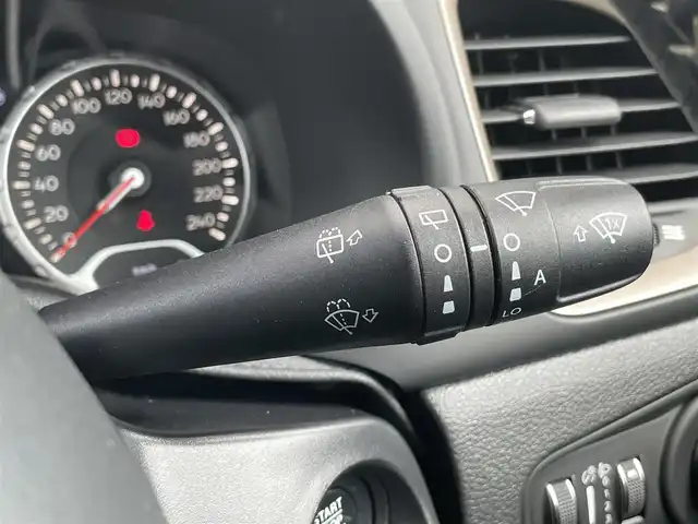 クライスラー・ジープ ジープ レネゲード リミテッド 石川県 2018(平30)年 4.1万km 黒 社外メモリナビ/【バックカメラ/フルセグTV/Bluetooth/CD/DVD】/衝突軽減ブレーキ/ブラインドスポットモニター/オートクルーズコントロール/黒レザーシート/ステアリングヒーター/パワーシート(前席)/シートヒーター(前席)/キーレスエントリー/プッシュスタート/ETC