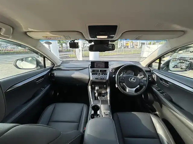 レクサス ＮＸ 300h Iパッケージ 長野県 2019(平31)年 4万km ソニッククォーツ ワンオーナー/４WD/純正ナビ/・Bluetooth/CD/DVD/TV/360度バックカメラ/純正ETC/電動リアゲート/前後ドライブレコーダー/純正フロアマット/前席パワーシート/レザーシート/前席シートヒーター/純正17インチAW/前後コーナーセンサー/LEDオートライト/ハンドルヒーター/ブライドインスポットモニター/パドルシフト/電格ミラー/スペアキー（カードキー有）/プッシュスタート/保証書/取り扱い説明書