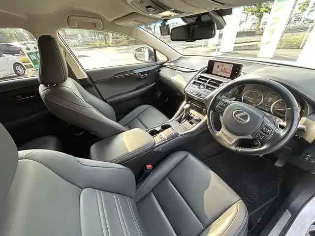 レクサス ＮＸ 300h Iパッケージ 長野県 2019(平31)年 4万km ソニッククォーツ ワンオーナー/４WD/純正ナビ/・Bluetooth/CD/DVD/TV/360度バックカメラ/純正ETC/電動リアゲート/前後ドライブレコーダー/純正フロアマット/前席パワーシート/レザーシート/前席シートヒーター/純正17インチAW/前後コーナーセンサー/LEDオートライト/ハンドルヒーター/ブライドインスポットモニター/パドルシフト/電格ミラー/スペアキー（カードキー有）/プッシュスタート/保証書/取り扱い説明書
