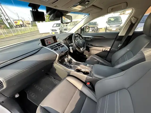 レクサス ＮＸ 300h Iパッケージ 長野県 2019(平31)年 4万km ソニッククォーツ ワンオーナー/４WD/純正ナビ/・Bluetooth/CD/DVD/TV/360度バックカメラ/純正ETC/電動リアゲート/前後ドライブレコーダー/純正フロアマット/前席パワーシート/レザーシート/前席シートヒーター/純正17インチAW/前後コーナーセンサー/LEDオートライト/ハンドルヒーター/ブライドインスポットモニター/パドルシフト/電格ミラー/スペアキー（カードキー有）/プッシュスタート/保証書/取り扱い説明書