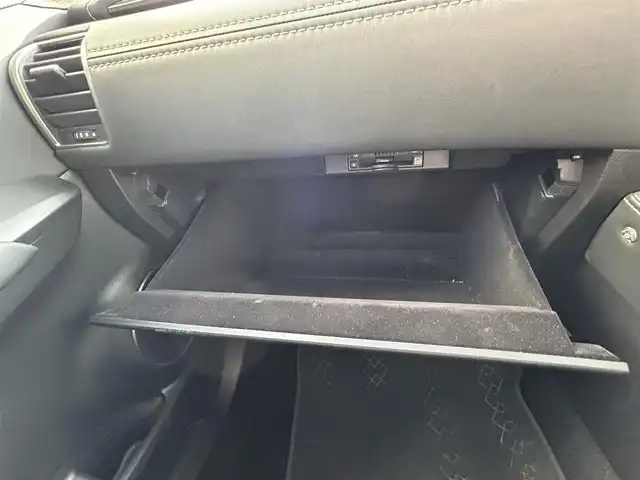 レクサス ＮＸ 300h Iパッケージ 長野県 2019(平31)年 4万km ソニッククォーツ ワンオーナー/４WD/純正ナビ/・Bluetooth/CD/DVD/TV/360度バックカメラ/純正ETC/電動リアゲート/前後ドライブレコーダー/純正フロアマット/前席パワーシート/レザーシート/前席シートヒーター/純正17インチAW/前後コーナーセンサー/LEDオートライト/ハンドルヒーター/ブライドインスポットモニター/パドルシフト/電格ミラー/スペアキー（カードキー有）/プッシュスタート/保証書/取り扱い説明書