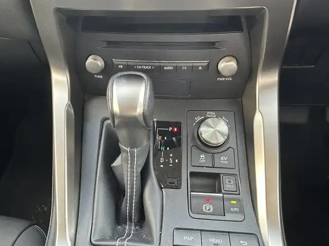 レクサス ＮＸ 300h Iパッケージ 長野県 2019(平31)年 4万km ソニッククォーツ ワンオーナー/４WD/純正ナビ/・Bluetooth/CD/DVD/TV/360度バックカメラ/純正ETC/電動リアゲート/前後ドライブレコーダー/純正フロアマット/前席パワーシート/レザーシート/前席シートヒーター/純正17インチAW/前後コーナーセンサー/LEDオートライト/ハンドルヒーター/ブライドインスポットモニター/パドルシフト/電格ミラー/スペアキー（カードキー有）/プッシュスタート/保証書/取り扱い説明書