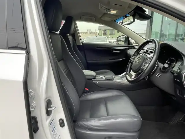 レクサス ＮＸ 300h Iパッケージ 石川県 2019(平31)年 4万km ソニッククォーツ ワンオーナー/４WD/純正ナビ/Bluetooth/CD/DVD/TV/360°カメラ/ETC/電動リアゲート/前後ドライブレコーダー/純正フロアマット/前席パワーシート/レザーシート/前席シートヒーター/純正17インチAW/前後コーナーセンサー/LEDオートライト/ハンドルヒーター/ブライドインスポットモニター/パドルシフト/電格ミラー/スペアキー（カードキー有）/プッシュスタート/保証書/取扱説明書