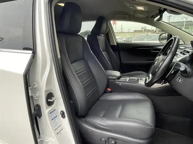 レクサス ＮＸ 300h Iパッケージ 石川県 2019(平31)年 4万km ソニッククォーツ ワンオーナー/４WD/純正ナビ/Bluetooth/CD/DVD/TV/360°カメラ/ETC/電動リアゲート/前後ドライブレコーダー/純正フロアマット/前席パワーシート/レザーシート/前席シートヒーター/純正17インチAW/前後コーナーセンサー/LEDオートライト/ハンドルヒーター/ブライドインスポットモニター/パドルシフト/電格ミラー/スペアキー（カードキー有）/プッシュスタート/保証書/取扱説明書