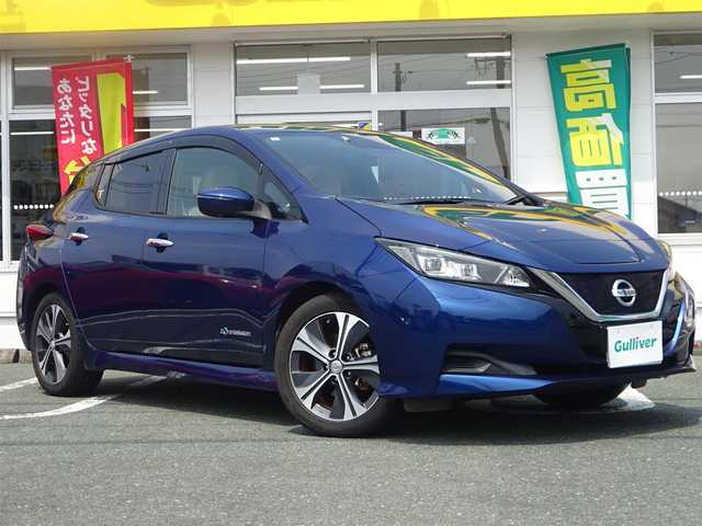 日産 リーフ X 静岡県 2018(平30)年 4.7万km オーロラフレアブルーパール ワンオーナー/禁煙車/純正ナビ/（CD/DVD/BT/USB/AUX/Music BOX/Apple car Play)/プロパイロットパーキングセット/・プロパイロットパーキング/・インテリジェントアラウンドビューモニター/・インテリジェントルームミラー/・電動パーキングブレーキ/・フロント/バックソナー/・踏み間違い衝突防止アシスト/・インテリジェントDA/クルーズコントロール/デジタルインナーミラー/ハンドルヒーター/前席シートヒーター/充電ケーブル/プッシュスタート・スマートキー/純正フロアマット・バイザー/LEDヘッドライト/純正ドライブレコーダー/ETC/保証書・取扱説明書・ナビ説