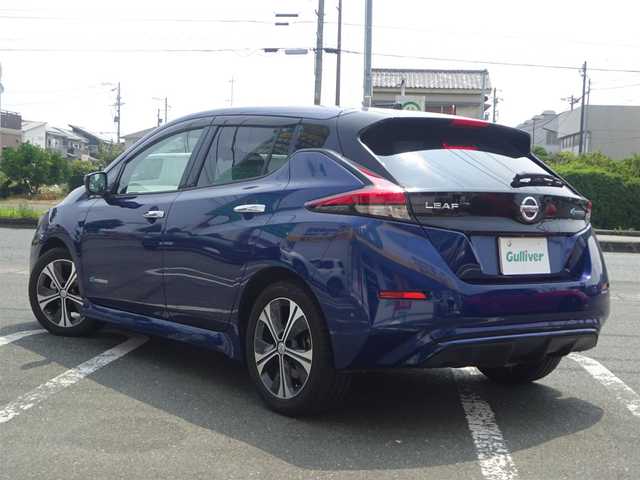 日産 リーフ X 静岡県 2018(平30)年 4.7万km オーロラフレアブルーパール ワンオーナー/禁煙車/純正ナビ/（CD/DVD/BT/USB/AUX/Music BOX/Apple car Play)/プロパイロットパーキングセット/・プロパイロットパーキング/・インテリジェントアラウンドビューモニター/・インテリジェントルームミラー/・電動パーキングブレーキ/・フロント/バックソナー/・踏み間違い衝突防止アシスト/・インテリジェントDA/クルーズコントロール/デジタルインナーミラー/ハンドルヒーター/前席シートヒーター/充電ケーブル/プッシュスタート・スマートキー/純正フロアマット・バイザー/LEDヘッドライト/純正ドライブレコーダー/ETC/保証書・取扱説明書・ナビ説