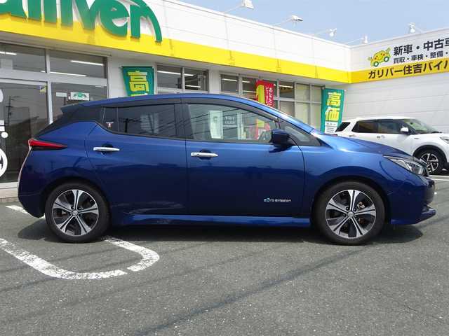 日産 リーフ X 静岡県 2018(平30)年 4.7万km オーロラフレアブルーパール ワンオーナー/禁煙車/純正ナビ/（CD/DVD/BT/USB/AUX/Music BOX/Apple car Play)/プロパイロットパーキングセット/・プロパイロットパーキング/・インテリジェントアラウンドビューモニター/・インテリジェントルームミラー/・電動パーキングブレーキ/・フロント/バックソナー/・踏み間違い衝突防止アシスト/・インテリジェントDA/クルーズコントロール/デジタルインナーミラー/ハンドルヒーター/前席シートヒーター/充電ケーブル/プッシュスタート・スマートキー/純正フロアマット・バイザー/LEDヘッドライト/純正ドライブレコーダー/ETC/保証書・取扱説明書・ナビ説