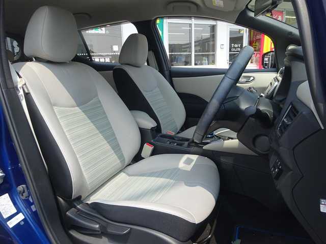 日産 リーフ X 静岡県 2018(平30)年 4.7万km オーロラフレアブルーパール ワンオーナー/禁煙車/純正ナビ/（CD/DVD/BT/USB/AUX/Music BOX/Apple car Play)/プロパイロットパーキングセット/・プロパイロットパーキング/・インテリジェントアラウンドビューモニター/・インテリジェントルームミラー/・電動パーキングブレーキ/・フロント/バックソナー/・踏み間違い衝突防止アシスト/・インテリジェントDA/クルーズコントロール/デジタルインナーミラー/ハンドルヒーター/前席シートヒーター/充電ケーブル/プッシュスタート・スマートキー/純正フロアマット・バイザー/LEDヘッドライト/純正ドライブレコーダー/ETC/保証書・取扱説明書・ナビ説