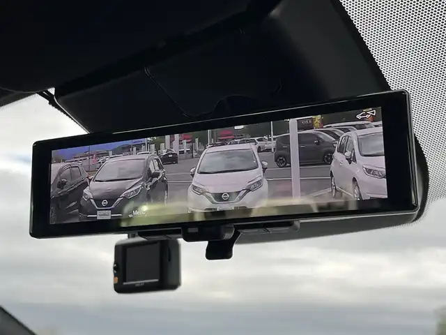 日産 オーラ ニスモ 奈良県 2024(令6)年 1.6万km ピュアホワイトパール / スーパーブラック 2トーン 純正9インチナビ/（フルセグ/BT/AppleCarPlay)/プロパイロット/レーダークルーズコントロール/アラウンドビューモニター/前後コーナーセンサー/ブラインドスポットモニター/衝突軽減システム/レーンキープアシスト/ハーフレザーシート/ワイヤレス充電/デジタルインナーミラー/ETC2.0/前後ドライブレコーダー（ZDR-017）/純正17インチAW