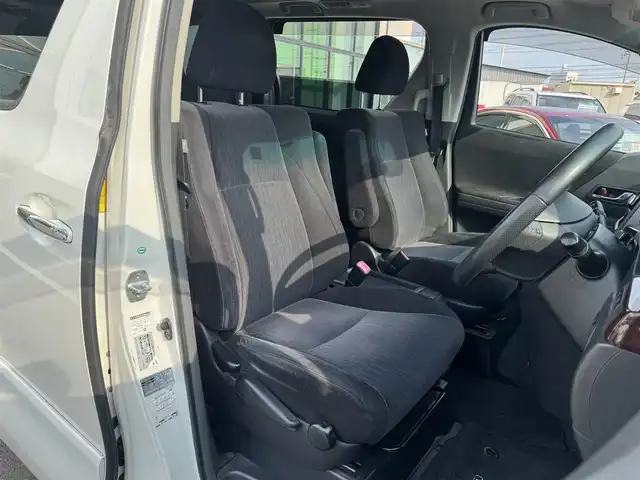 トヨタ ヴェルファイア 2．4Z 愛媛県 2012(平24)年 8.5万km ホワイトパールクリスタルシャイン プッシュスタート/社外ナビ（DISC/FM/AM/SD/BT/iPod/USB)/バックカメラ/両側パワースライドドア/ETC/オートライト/サンルーフ/コーナーセンサー/横滑り防止装置/純正フロアマット/純正アルミホイール