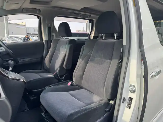 トヨタ ヴェルファイア 2．4Z 愛媛県 2012(平24)年 8.5万km ホワイトパールクリスタルシャイン プッシュスタート/社外ナビ（DISC/FM/AM/SD/BT/iPod/USB)/バックカメラ/両側パワースライドドア/ETC/オートライト/サンルーフ/コーナーセンサー/横滑り防止装置/純正フロアマット/純正アルミホイール