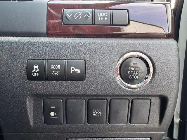 トヨタ ヴェルファイア 2．4Z 愛媛県 2012(平24)年 8.5万km ホワイトパールクリスタルシャイン プッシュスタート/社外ナビ（DISC/FM/AM/SD/BT/iPod/USB)/バックカメラ/両側パワースライドドア/ETC/オートライト/サンルーフ/コーナーセンサー/横滑り防止装置/純正フロアマット/純正アルミホイール