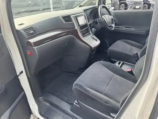 トヨタ ヴェルファイア 2．4Z 愛媛県 2012(平24)年 8.5万km ホワイトパールクリスタルシャイン プッシュスタート/社外ナビ（DISC/FM/AM/SD/BT/iPod/USB)/バックカメラ/両側パワースライドドア/ETC/オートライト/サンルーフ/コーナーセンサー/横滑り防止装置/純正フロアマット/純正アルミホイール