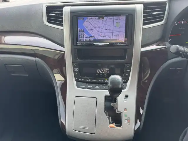 トヨタ ヴェルファイア 2．4Z 愛媛県 2012(平24)年 8.5万km ホワイトパールクリスタルシャイン プッシュスタート/社外ナビ（DISC/FM/AM/SD/BT/iPod/USB)/バックカメラ/両側パワースライドドア/ETC/オートライト/サンルーフ/コーナーセンサー/横滑り防止装置/純正フロアマット/純正アルミホイール