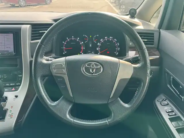 トヨタ ヴェルファイア 2．4Z 愛媛県 2012(平24)年 8.5万km ホワイトパールクリスタルシャイン プッシュスタート/社外ナビ（DISC/FM/AM/SD/BT/iPod/USB)/バックカメラ/両側パワースライドドア/ETC/オートライト/サンルーフ/コーナーセンサー/横滑り防止装置/純正フロアマット/純正アルミホイール