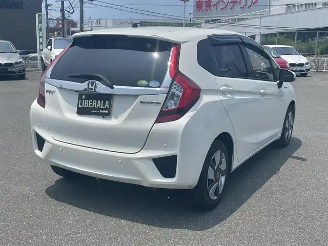 ホンダ フィット ハイブリット Lパッケージ 福岡県 2014(平26)年 6.4万km プレミアムホワイトパール クルーズコントロール/Gathersナビ/Bluetooth/フルセグTV/バックカメラ/ハーフレザーシート/LEDヘッドライト/オートライト/前後ドライブレコーダー/ETC/取扱説明書/保証書