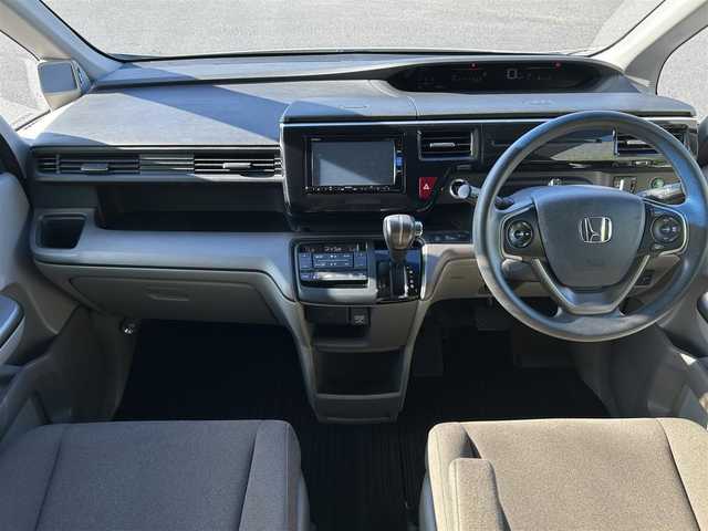 ホンダ ステップワゴン G ホンダセンシング 岡山県 2016(平28)年 12.9万km ホワイトオーキッドパール 純正7型ナビ　VXM-175VFi/フルセグTV、CD、DVD、Bluetooth、AM、FM/バックカメラ/純正フリップダウンモニター/片側パワースライドドア/わくわくゲート/ホンダセンシング/・衝突軽減ブレーキ/・アダブティブクルーズコントロール/・車線維持支援システム/・路外逸脱抑制機能/・誤発進抑制機能/・先行車発進お知らせ機能/・標識認識機能/ビルトインETC