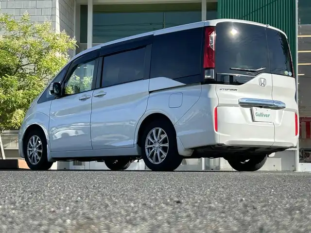 ホンダ ステップワゴン G ホンダセンシング 岡山県 2016(平28)年 12.9万km ホワイトオーキッドパール 純正7型ナビ　VXM-175VFi/フルセグTV、CD、DVD、Bluetooth、AM、FM/バックカメラ/純正フリップダウンモニター/片側パワースライドドア/わくわくゲート/ホンダセンシング/・衝突軽減ブレーキ/・アダブティブクルーズコントロール/・車線維持支援システム/・路外逸脱抑制機能/・誤発進抑制機能/・先行車発進お知らせ機能/・標識認識機能/ビルトインETC