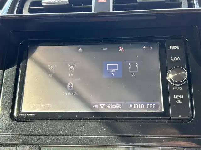 トヨタ プリウス Sセーフティプラス 石川県 2017(平29)年 9.6万km パール 社外SDナビ（カロッツェリア）/Bluetooth/フルセグテレビ/スタッドレスアルミSET/ETC/前後ドライブレコーダー/バックカメラ/コーナーセンサー/アイドリングストップ/クルーズコントロール/ウィンカーミラー/ドアバイザー/プッシュスタート/スマートキー/スペアキー/LEDヘッドライト/オートライト/オートマチックハイビーム