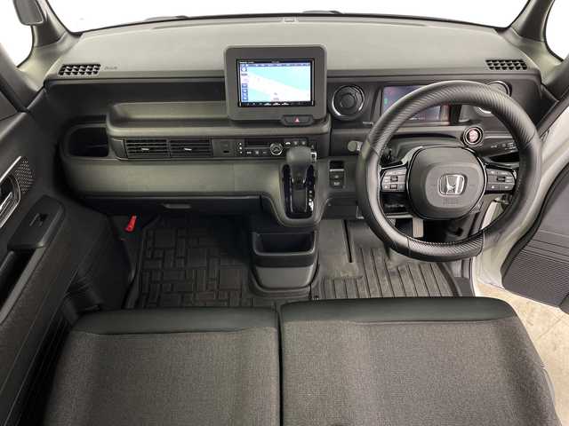 ホンダ Ｎ ＢＯＸ カスタム 鹿児島県 2023(令5)年 2.9万km プラチナホワイトパール 社外ナビ/・Bluetooth/・CD/・フルセグ/・DVD/両側パワースライドドア/ホンダセンシング/・渋滞追従機能付アダプティブクルーズコントロール/・衝突軽減ブレーキ/・歩行者事故低減ステアリング/・標識認識機能/・車線維持支援システム/・オートハイビーム/・後方誤発進抑制機能/・パーキングセンサーシステム/・先行車発進お知らせ機能/・路外逸脱抑制機能/・誤発進抑制機能/・近距離衝突軽減ブレーキ/純正ラバーマット/電子パーキングブレーキ/オートホールド/LEDヘッドライト/シートヒーター/リアサンシェード