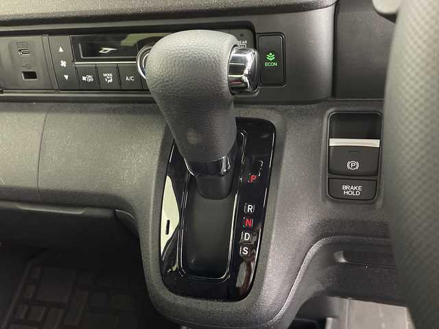 ホンダ Ｎ ＢＯＸ カスタム 鹿児島県 2023(令5)年 2.9万km プラチナホワイトパール 社外ナビ/・Bluetooth/・CD/・フルセグ/・DVD/両側パワースライドドア/ホンダセンシング/・渋滞追従機能付アダプティブクルーズコントロール/・衝突軽減ブレーキ/・歩行者事故低減ステアリング/・標識認識機能/・車線維持支援システム/・オートハイビーム/・後方誤発進抑制機能/・パーキングセンサーシステム/・先行車発進お知らせ機能/・路外逸脱抑制機能/・誤発進抑制機能/・近距離衝突軽減ブレーキ/純正ラバーマット/電子パーキングブレーキ/オートホールド/LEDヘッドライト/シートヒーター/リアサンシェード