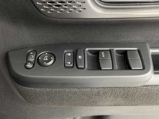 ホンダ Ｎ ＢＯＸ カスタム 鹿児島県 2023(令5)年 2.9万km プラチナホワイトパール 社外ナビ/・Bluetooth/・CD/・フルセグ/・DVD/両側パワースライドドア/ホンダセンシング/・渋滞追従機能付アダプティブクルーズコントロール/・衝突軽減ブレーキ/・歩行者事故低減ステアリング/・標識認識機能/・車線維持支援システム/・オートハイビーム/・後方誤発進抑制機能/・パーキングセンサーシステム/・先行車発進お知らせ機能/・路外逸脱抑制機能/・誤発進抑制機能/・近距離衝突軽減ブレーキ/純正ラバーマット/電子パーキングブレーキ/オートホールド/LEDヘッドライト/シートヒーター/リアサンシェード