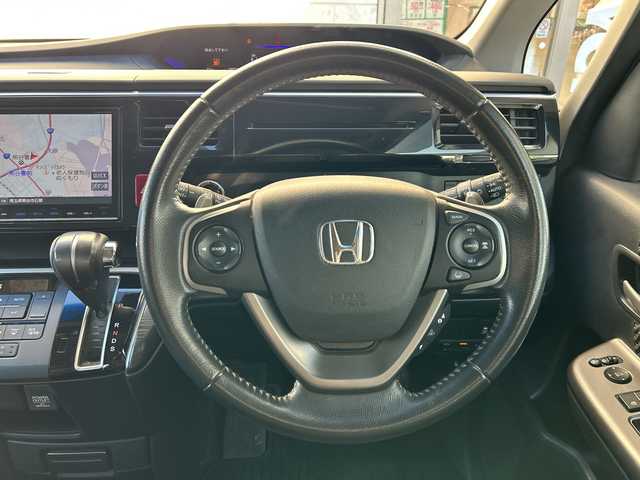 ホンダ ステップワゴン スパーダ クールスピリット 埼玉県 2017(平29)年 10.9万km ホワイトオーキッドパール 純正ナビ　/フルセグ/DVD/CD/BT/USB/HDMI/ビルトインＥＴＣ　/両側パワースライドドア　/ＡＣＣ　/パドルシフト　/前席シートヒーター　/横滑り防止　/衝突軽減システム　/レーンキープアシスト　/アイドリングストップ/後席テーブル/スマートキー２本　/保証書　/取扱説明書