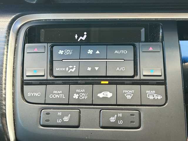 ホンダ ステップワゴン スパーダ クールスピリット 埼玉県 2017(平29)年 10.9万km ホワイトオーキッドパール 純正ナビ　/フルセグ/DVD/CD/BT/USB/HDMI/ビルトインＥＴＣ　/両側パワースライドドア　/ＡＣＣ　/パドルシフト　/前席シートヒーター　/横滑り防止　/衝突軽減システム　/レーンキープアシスト　/アイドリングストップ/後席テーブル/スマートキー２本　/保証書　/取扱説明書