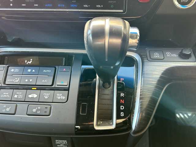 ホンダ ステップワゴン スパーダ クールスピリット 埼玉県 2017(平29)年 10.9万km ホワイトオーキッドパール 純正ナビ　/フルセグ/DVD/CD/BT/USB/HDMI/ビルトインＥＴＣ　/両側パワースライドドア　/ＡＣＣ　/パドルシフト　/前席シートヒーター　/横滑り防止　/衝突軽減システム　/レーンキープアシスト　/アイドリングストップ/後席テーブル/スマートキー２本　/保証書　/取扱説明書