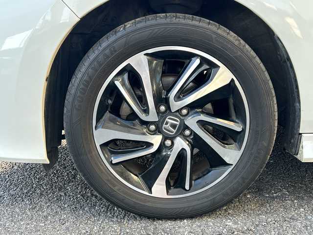 ホンダ ステップワゴン スパーダ クールスピリット 埼玉県 2017(平29)年 10.9万km ホワイトオーキッドパール 純正ナビ　/フルセグ/DVD/CD/BT/USB/HDMI/ビルトインＥＴＣ　/両側パワースライドドア　/ＡＣＣ　/パドルシフト　/前席シートヒーター　/横滑り防止　/衝突軽減システム　/レーンキープアシスト　/アイドリングストップ/後席テーブル/スマートキー２本　/保証書　/取扱説明書