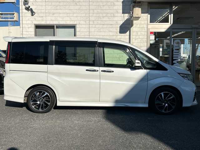 ホンダ ステップワゴン スパーダ クールスピリット 埼玉県 2017(平29)年 10.9万km ホワイトオーキッドパール 純正ナビ　/フルセグ/DVD/CD/BT/USB/HDMI/ビルトインＥＴＣ　/両側パワースライドドア　/ＡＣＣ　/パドルシフト　/前席シートヒーター　/横滑り防止　/衝突軽減システム　/レーンキープアシスト　/アイドリングストップ/後席テーブル/スマートキー２本　/保証書　/取扱説明書