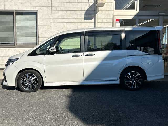 ホンダ ステップワゴン スパーダ クールスピリット 埼玉県 2017(平29)年 10.9万km ホワイトオーキッドパール 純正ナビ　/フルセグ/DVD/CD/BT/USB/HDMI/ビルトインＥＴＣ　/両側パワースライドドア　/ＡＣＣ　/パドルシフト　/前席シートヒーター　/横滑り防止　/衝突軽減システム　/レーンキープアシスト　/アイドリングストップ/後席テーブル/スマートキー２本　/保証書　/取扱説明書