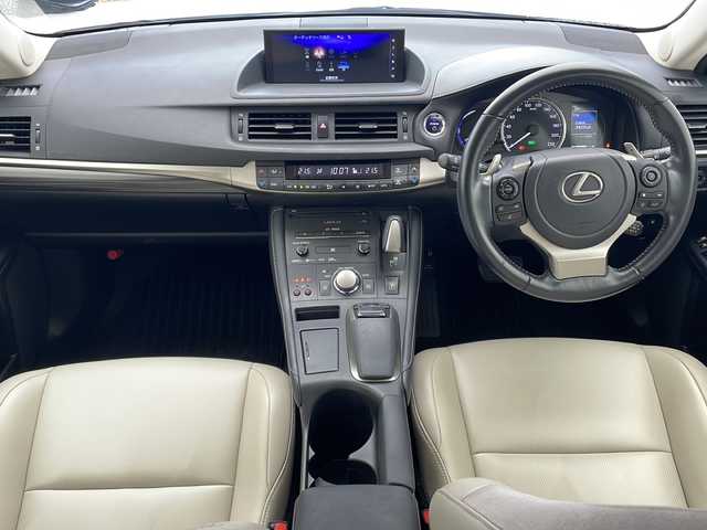 レクサス ＣＴ 200h バージョンC 沖縄県 2021(令3)年 4.5万km ソニッククォーツ 純正ナビ　/　(フルセグＴＶ　DVD　Ｂｌｕｅｔｏｏｔｈ　USB)　/バックカメラ　　/ＥＴＣ/前席パワーシート　/前席シートヒーター　/ハーフレザーシート　/クルーズコントロール　/レーンキープアシスト/ステアリングスイッチ/プッシュスタート　/スマートキー　/オートライト/ＬＥＤヘッドライト/クリアランスソナー/ドアバイザー/純正フロアマット/純正16インチアルミホイール